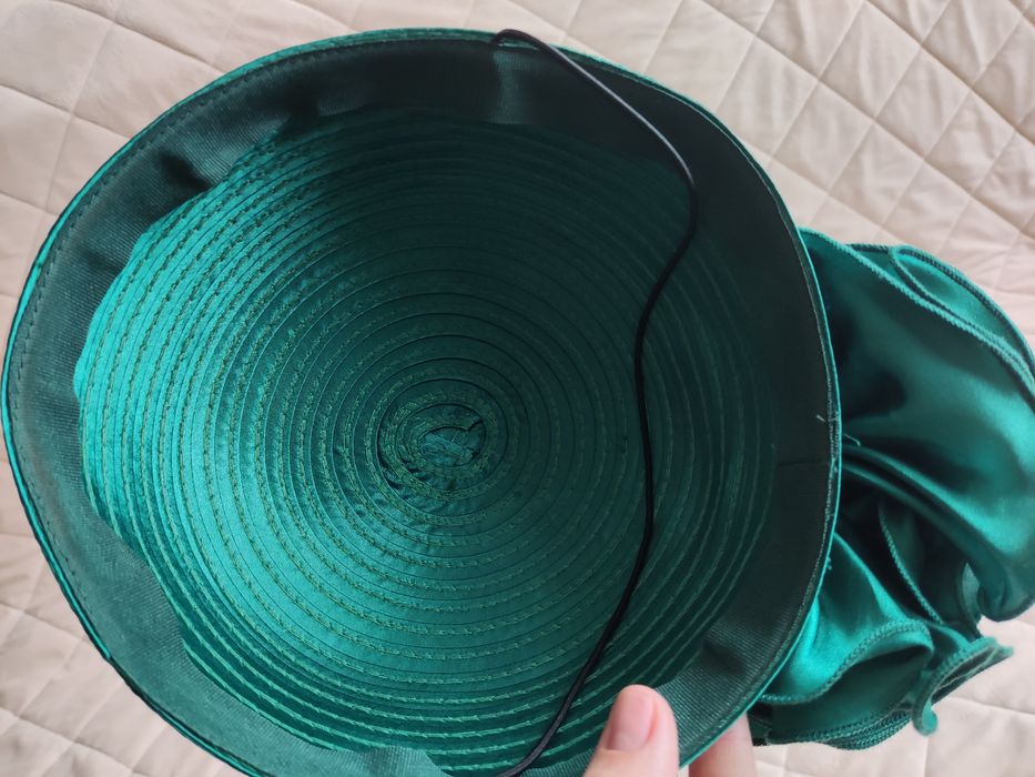 Ретро капелюшок зеленого кольору