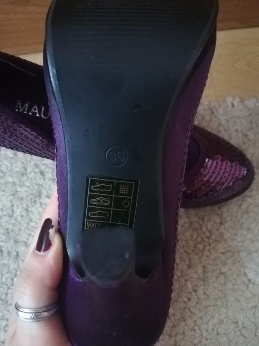 Buty na obcasie z cekinami