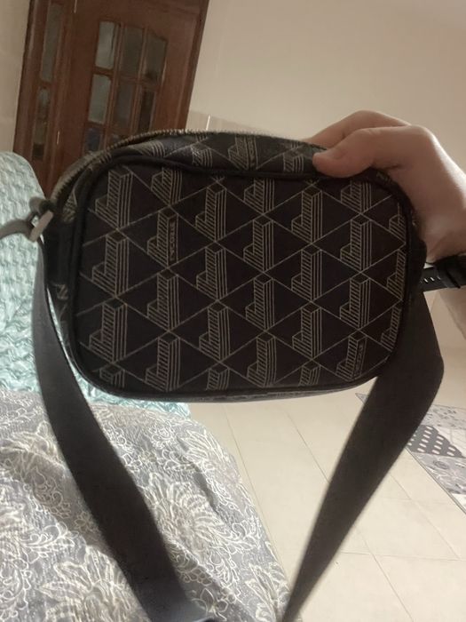 Bolsa Lacoste em bom estado