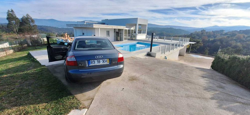 Vendo Audi A4 em 1.ª mão, quase como novo...