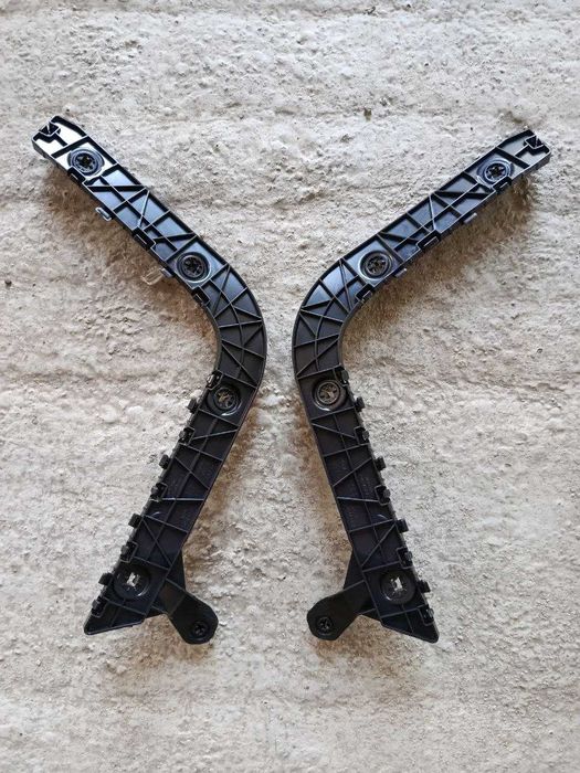 Кронштейн заднього бампера (бумеранг) бічний правий\лівий Tesla MY