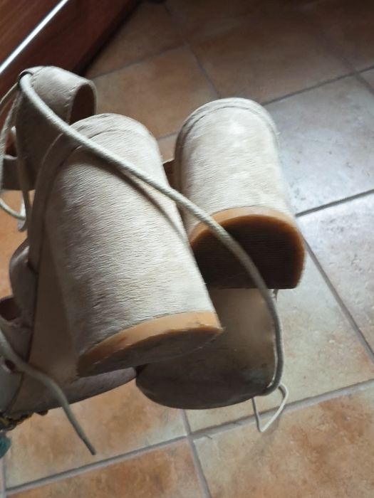 Sandały, buty na słupku wiązane 36