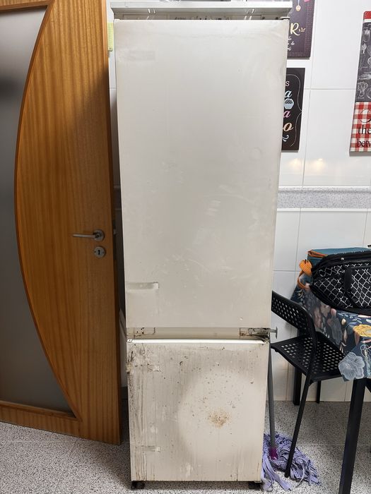 Ofereco Frigorifico a funcionar