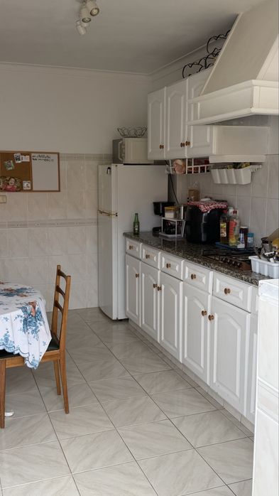 Quarto em T3, para entrada a partir de 01/09 no Casal Moinho 400€ com todas as despesas incluídas.   Interessados chamar WhatsApp 939375833