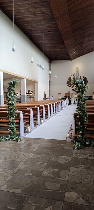 Biały dywan, dekoracje ślubne, dekoracje kościoła, dekoracje welesne,