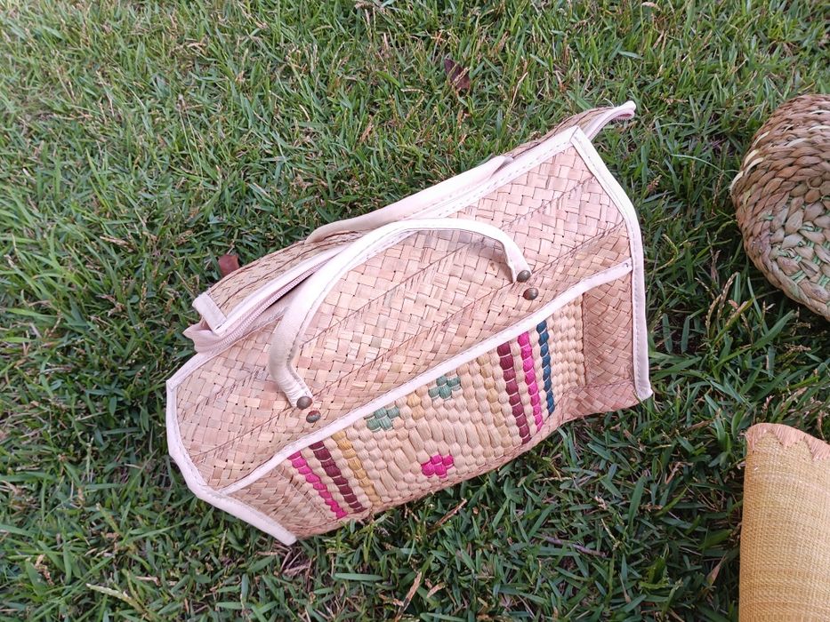 5€ unidade conjunto de 3 malas/bolsas artesanais de praia ou passeios de verão, fabricadas em fibras naturais trançadas (palha, verga/vime e ráfia).