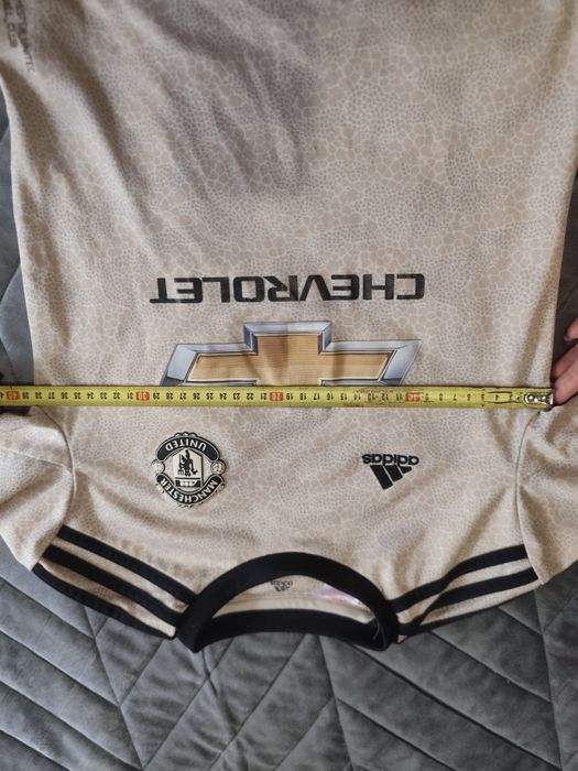 Продам футболку Adidas Manchester United оригінал розмір S в ідеальному стані