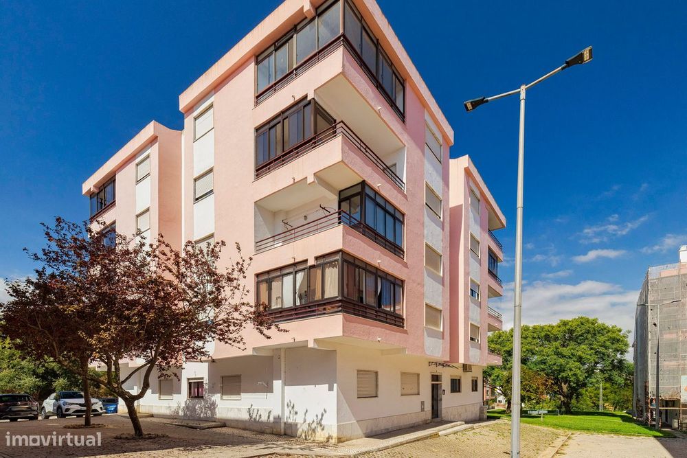 Paivas / Amora - Apartamento T3 Com Garagem
