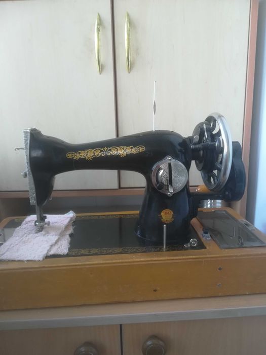 Швейна машинка ретро з ручним приводом Подольск  в робочому стані