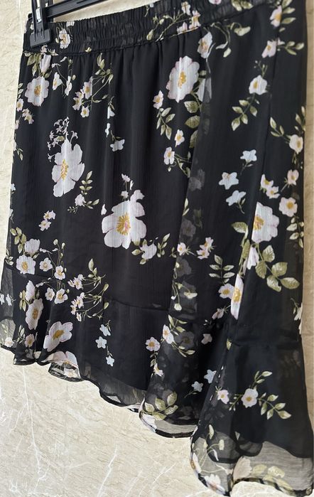 Czarna lejąca spódnica w kwiaty vero moda S 36