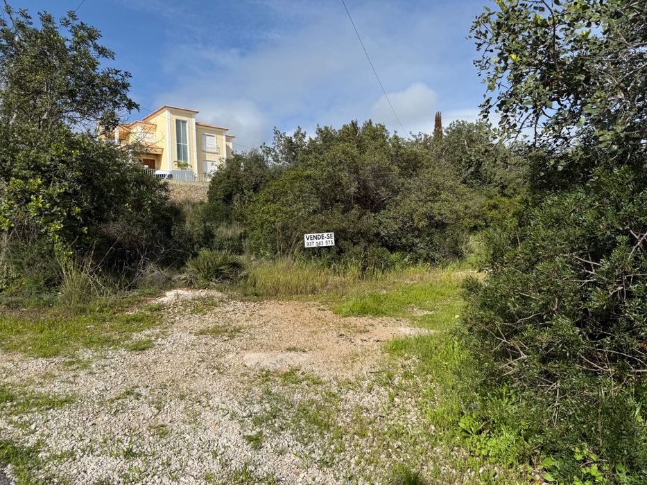 Prédio rústico com 620 m2 - junto ao Estádio do Algarve