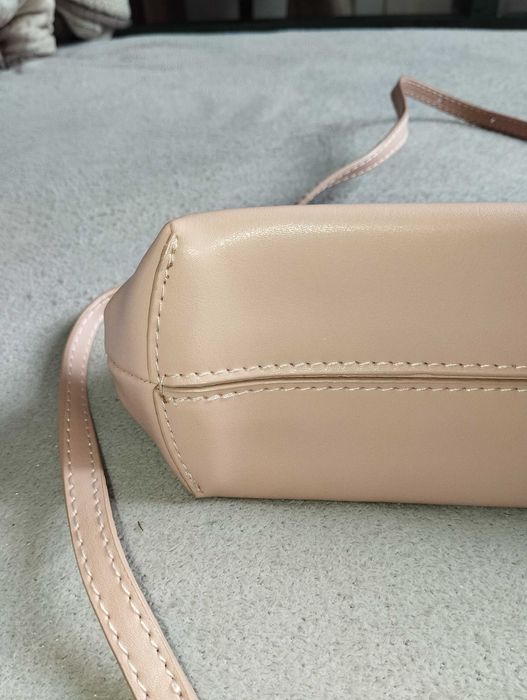 Linda mala em cor rosa.