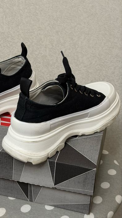 Кросівки Alexander McQueen розмір 38