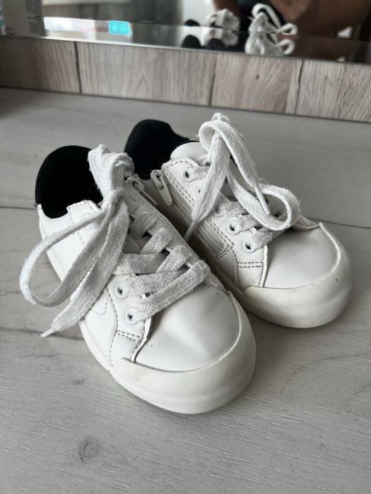 Детские белые кеды