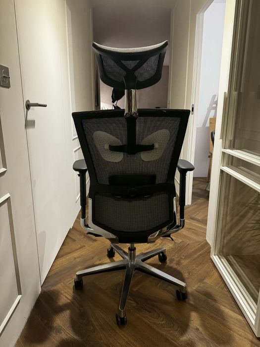 Fotel biurowy regulowany