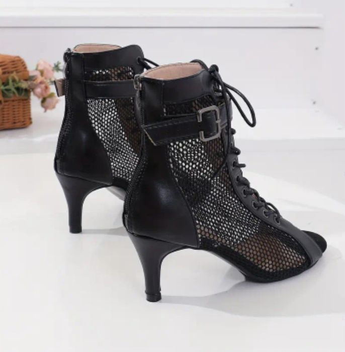 Туфлі для танців латина та  хілс