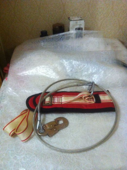 Новий страхувальний пояс запобіжний тип ПБ , зі  стропом .