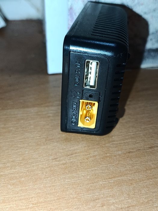 Зарядний пристрій багато функціональний