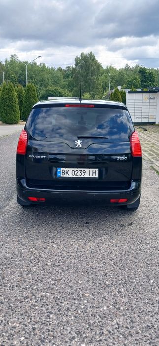 Peugeot  5008...