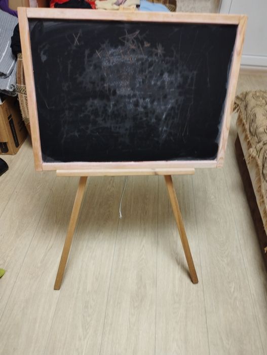 Продам дошку для малювання крейдою з підставкою..