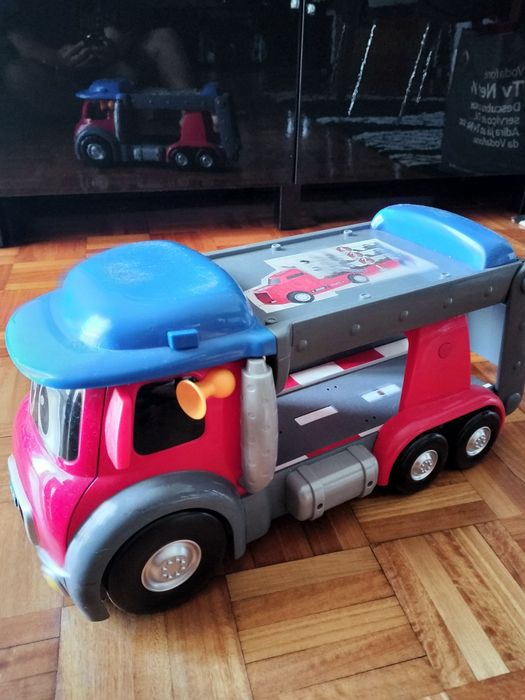 Camião/ pista/ garagem de carrinhos Chicco