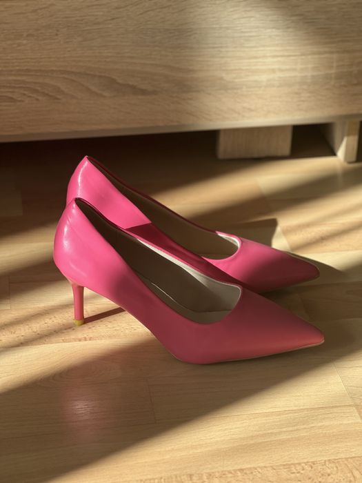 Czółenka . Szpilki