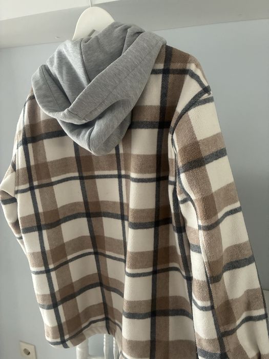 Casaco quente forrado com capuz Pull and Bear