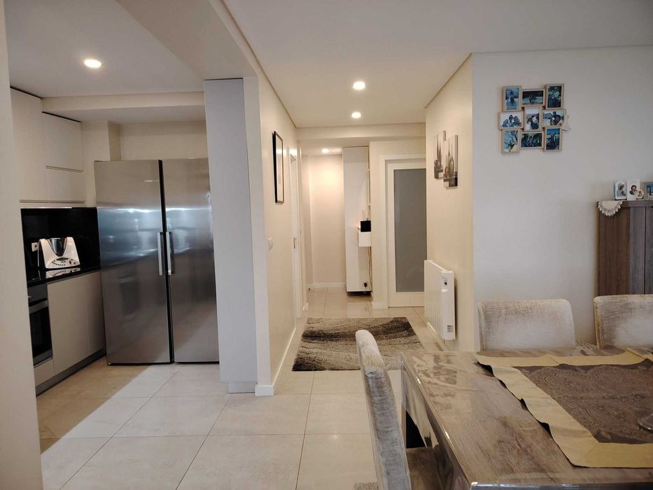 T2 Aldoar Garagem Fechada Renovado