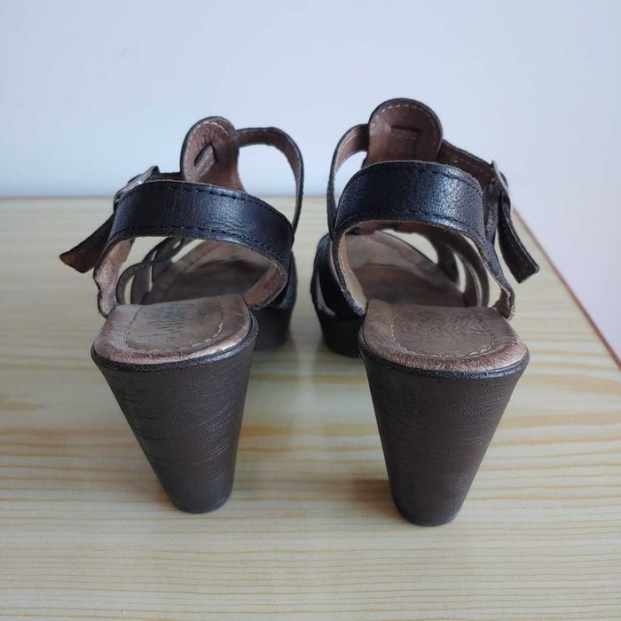 Sandálias pretas em pele Nr 35 - em Bom estado