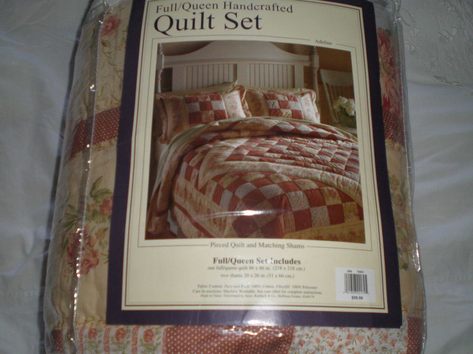 Покрывало и 2 наволочки.