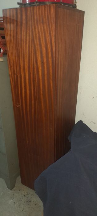 Sapateira em madeira maciça