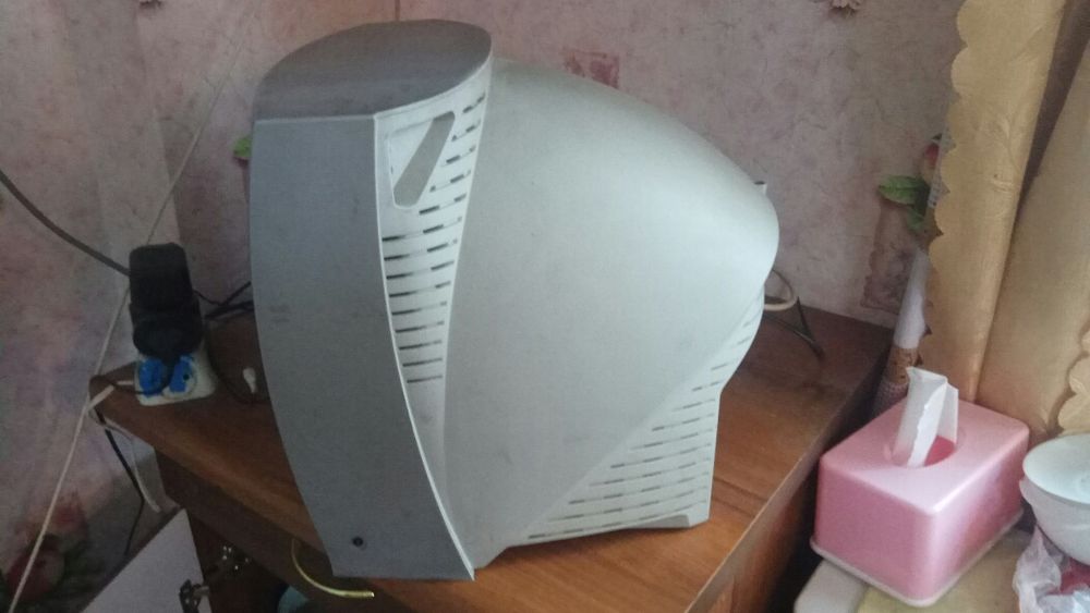 Телевизор  диагональ 14'