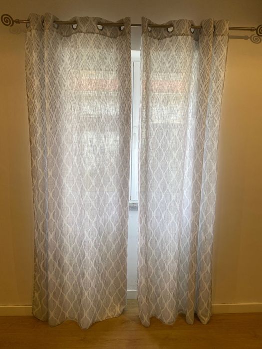 Vendo cortinados quarto/sala + edredão solteiro com capa