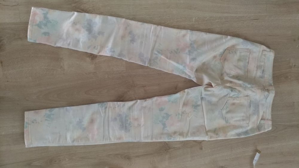 letnie spodnie w kwiaty r.34/36