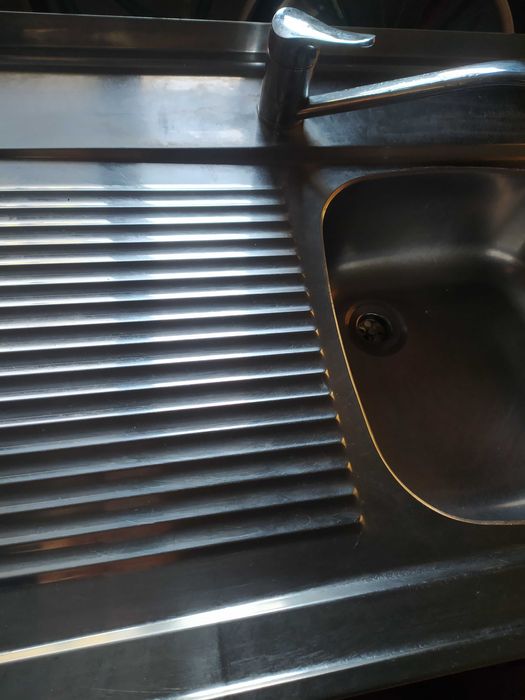 Zlewozmywak aluminiowy z baterią