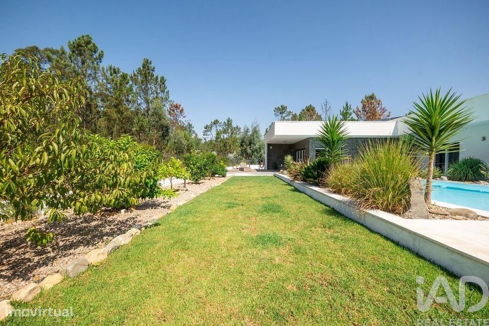 Moradia térrea T3 em Miranda do Corvo de 334 m2