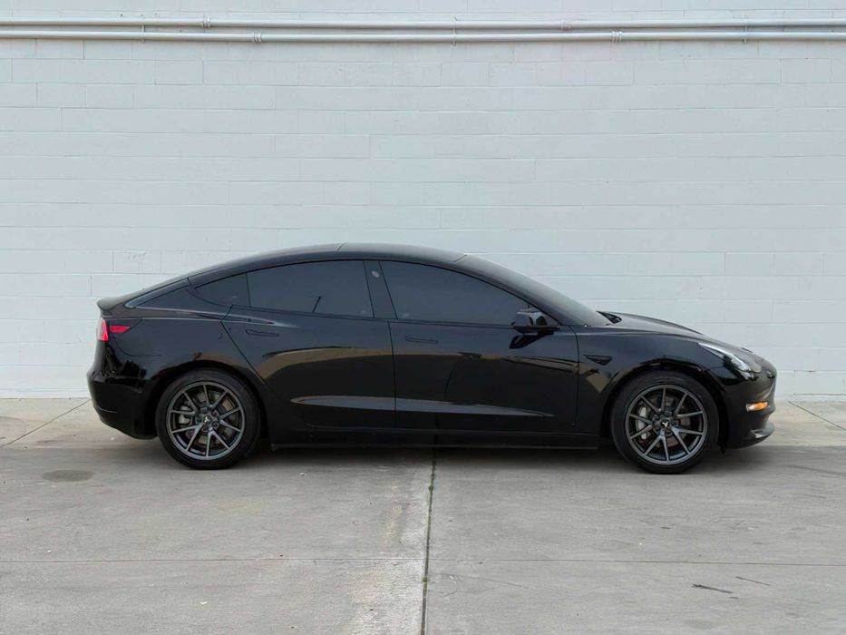 Tesla Model 3 Long Range      2022