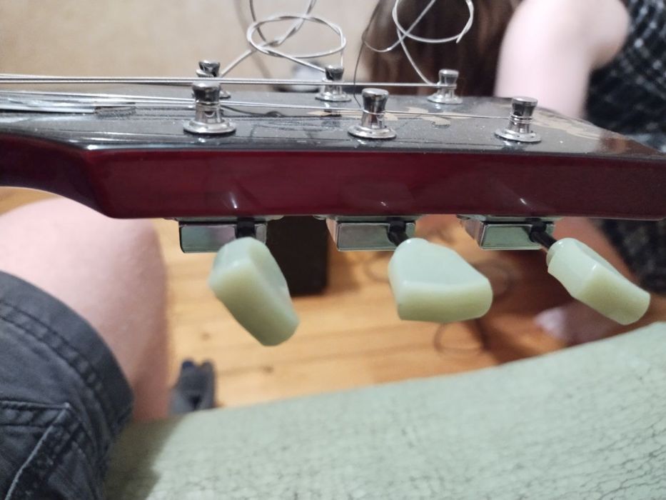 Продам Електрогітару Vintage 100НВ