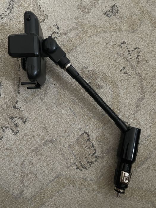 Uchwyt na telefon w gniazdo zapalniczki z wyjściem USB FOREVER