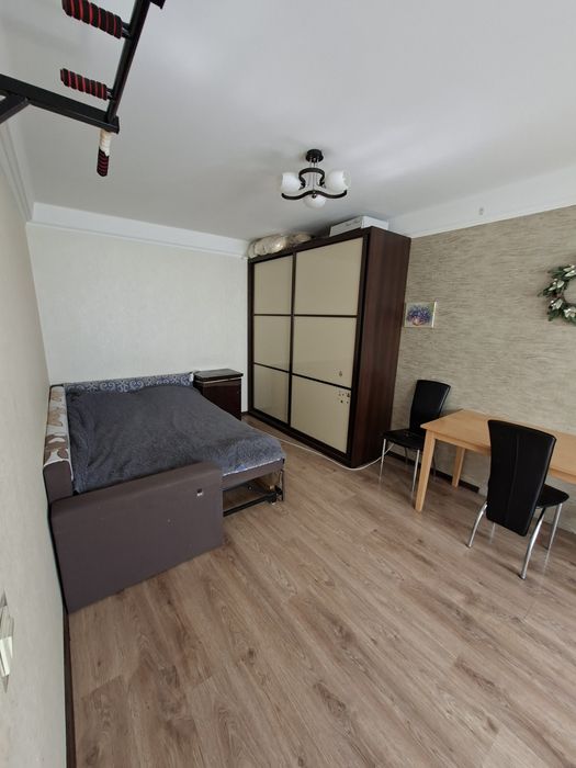 Продам 1-кімнатну квартиру 32,4м.кв. вул.Березняківська 20.