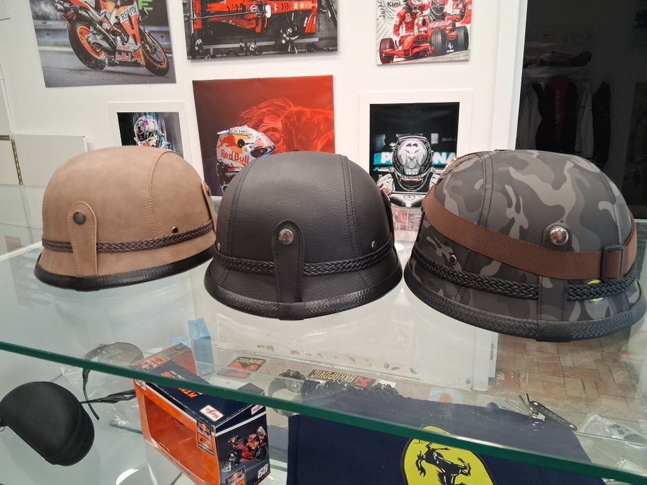 Capacetes "estilo" militar, novos e lindos