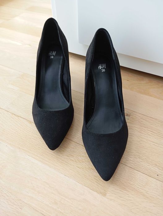 Sapatos pretos clássicos