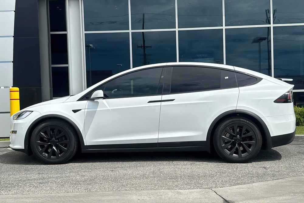 Tesla Model X      2022
