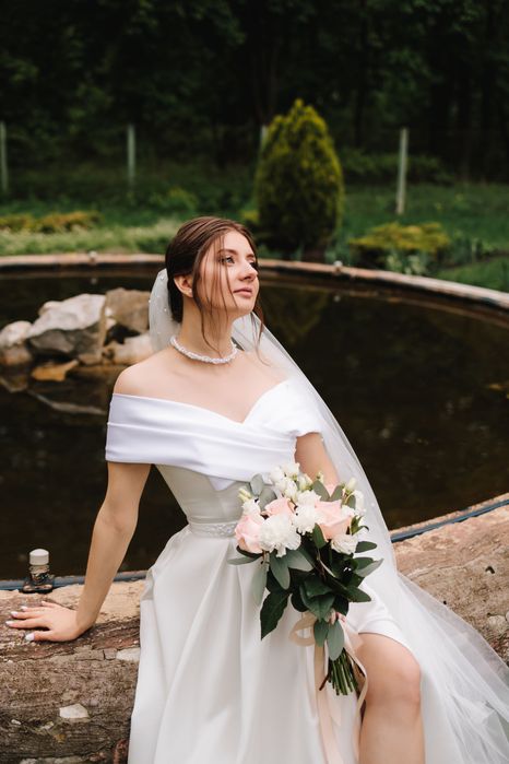 Весільна сукня (атлас)