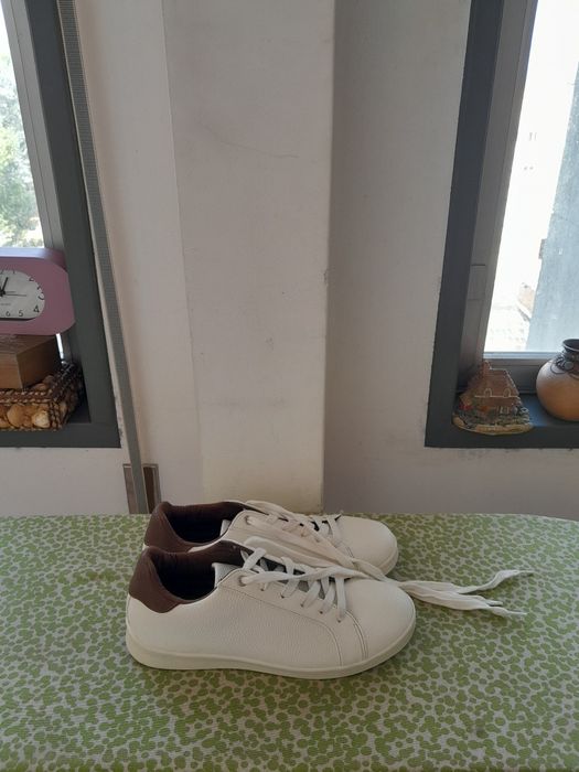 Vendo Sapatilhas de Senhora muito bonitas como novas