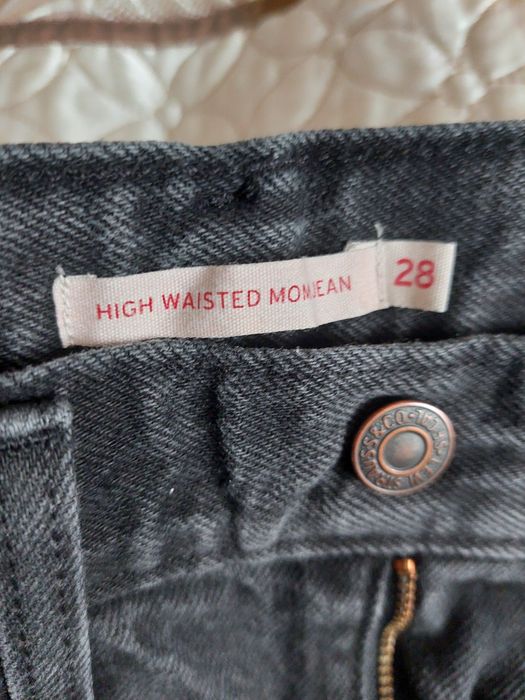 Spodnie jeans Levis.