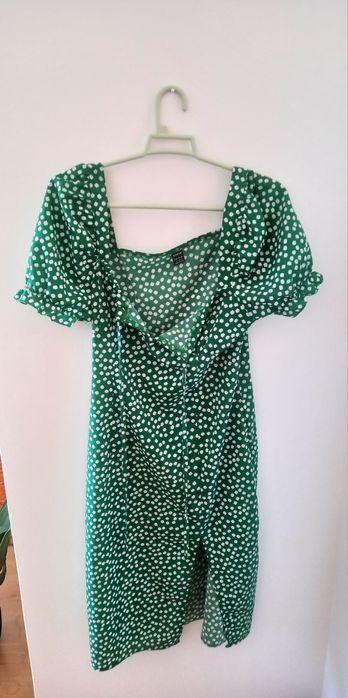 Vestido verde às flores