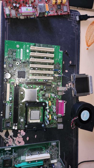 Placa Mãe Intel D845GEBV2/D845PESV + Processador Pentium 4