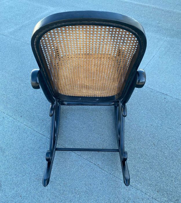 Cadeira Baloiço antiga restaurada - Estilo Thonet