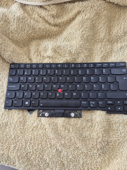 bateria lenovo T490 suporta +/- 3h00, restantes peças sob consulta